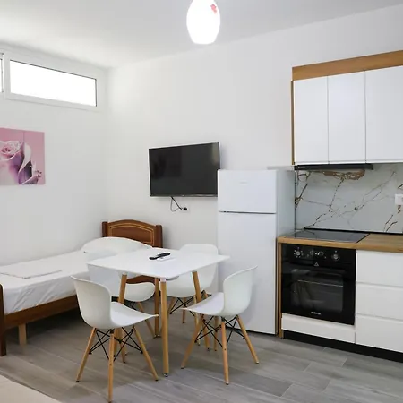 Golem Central Apartments * 골렘