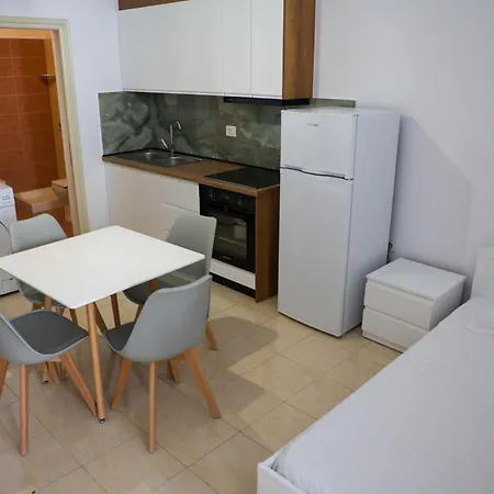 Golem Central Apartments * 골렘